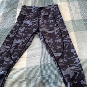 Zyia 7/8 high rise leggings size 4. Excellent condition from smoke free home.
